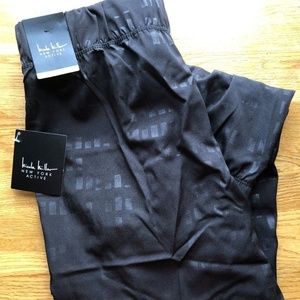 Nicole Miller Black Embossed Athletic Jogger Capri